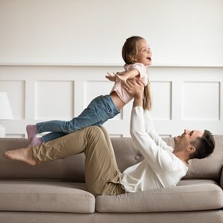 Na zdravé sebavedomie dievčat majú vplyv aj otcovia